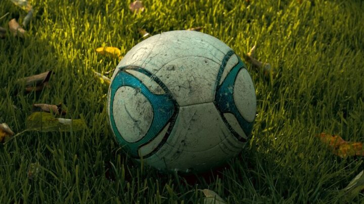 Kapitan Jastrząb – Tsubasa: Czy ikoniczne techniki piłkarskie mają realne podstawy w fizyce i rzeczywistym futbolu?