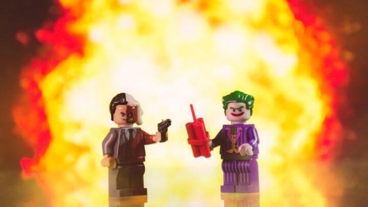 Co kryje się za mrokiem Gotham? Głębsza analiza psychopatologii Jokera i Batmana w ich ikonicznej rywalizacji