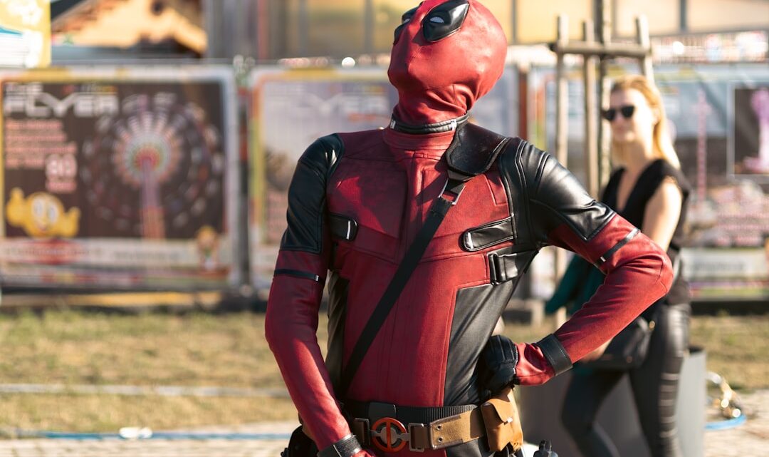 Deadpool: Jak breaking the fourth wall zmienia komiksy i filmy o antybohaterze?