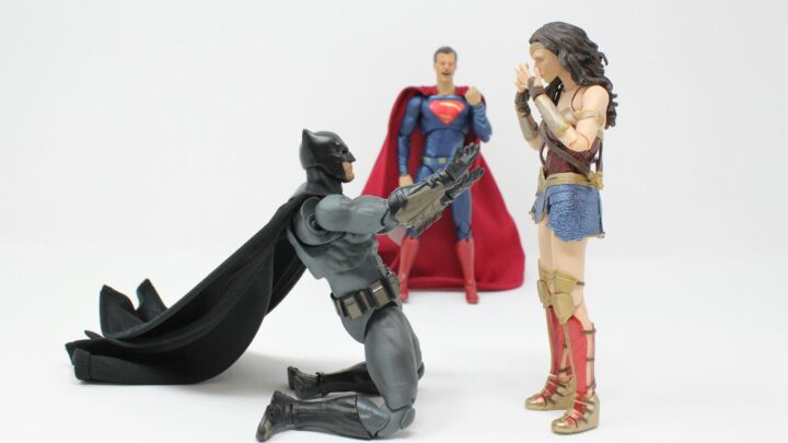 Rola i ewolucja sidekicków w uniwersum DC: Od Robinów do Kid Flashów i Wonder Girls