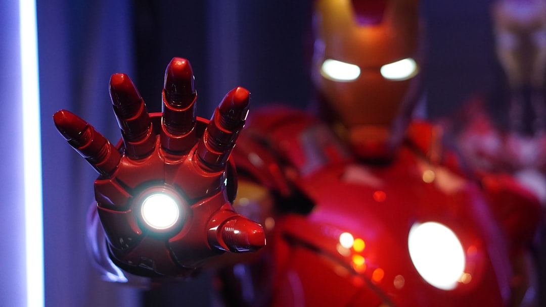 Iron Man: Ewolucja zbroi i technologii Tony’ego Starka – od jaskini po kosmos