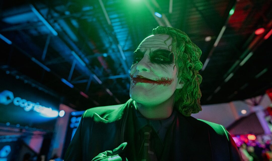 Joker: Ewolucja Księcia Zbrodni od komiksów, przez filmy, po gry – jak zmieniała się ikona DC?