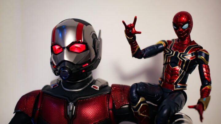 Porównanie stroju Spider-Mana w komiksach, grach i filmach – Która wersja jest najbardziej kultowa?