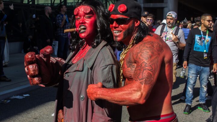 Sekrety scenografii komiksów Hellboya: Jak Mike Mignola tworzy atmosferę grozy i tajemnicy?