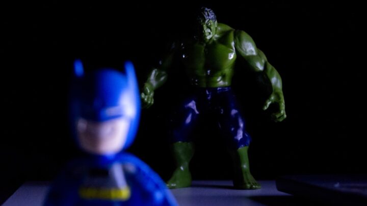 Tworzenie fan artu z uniwersum Marvela i DC: Praktyczny poradnik od pomysłu do publikacji online.