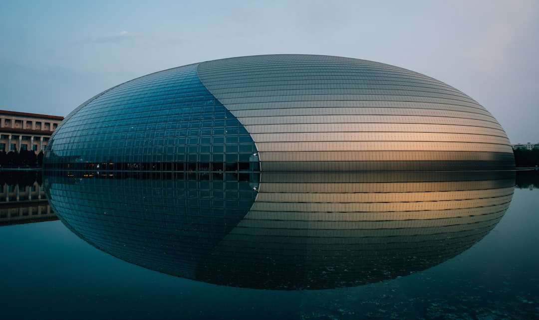 Architektura kosmicznych imperiów: Jak Marvel i DC budują unikalne cywilizacje pozaziemskie i ich planety?