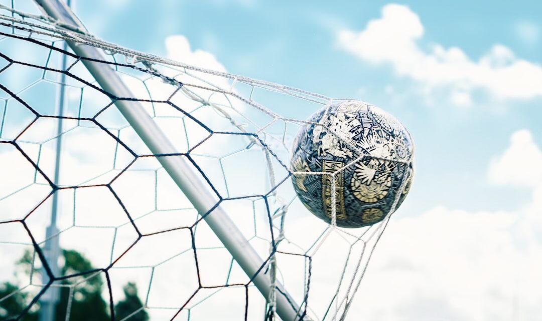Blue Lock: Jak filozofia egoizmu przenika do innych aspektów japońskiego futbolu (poza programem Blue Lock) – analiza wpływu na system U-20 i rozwój młodych talentów w anime i mangę.