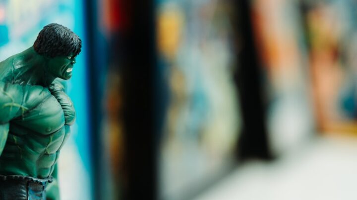 Hulk: Psychologia gniewu i tożsamości – jak Bruce Banner radzi sobie z bestią?