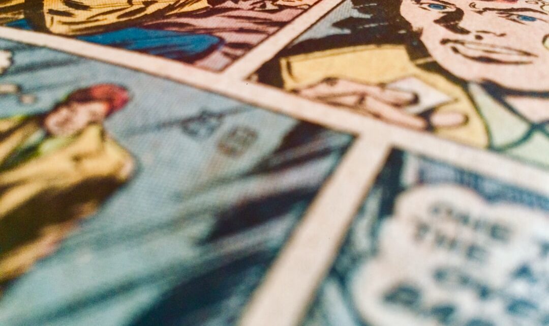 Jak konstruować epickie fabuły? Przewodnik po technikach narracyjnych scenarzystów Marvela i DC (np. cliffhangery, retrospekcje).