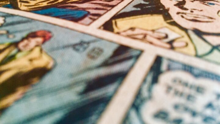 Jak konstruować epickie fabuły? Przewodnik po technikach narracyjnych scenarzystów Marvela i DC (np. cliffhangery, retrospekcje).