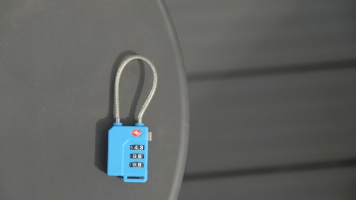 Jak zasady strategii i 'egoizmu’ z Blue Lock oraz ducha zespołu z Kapitana Jastrzębia zastosować w rozwoju kariery zawodowej?