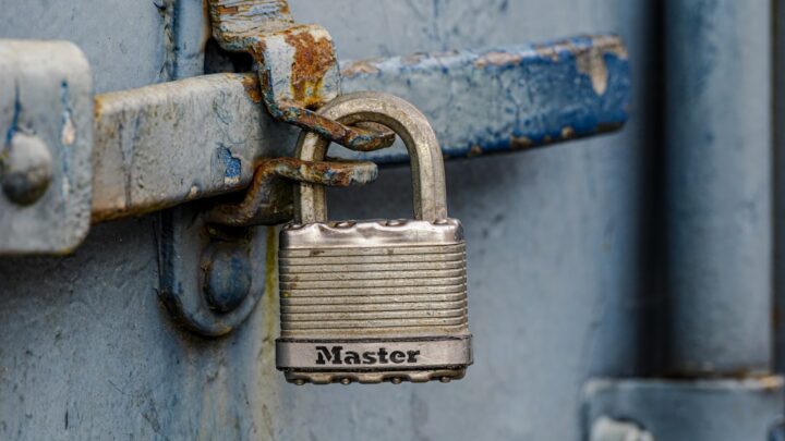 Liderzy na boisku: Jak postacie z Blue Lock i Kapitana Jastrzębia kształtują umiejętności przywódcze i budują zgrany zespół?