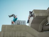 Parkour i swobodne bieganie w stylu Spider-Mana: Jak trenować miejską zwinność i unikanie zagrożeń w codziennym życiu?