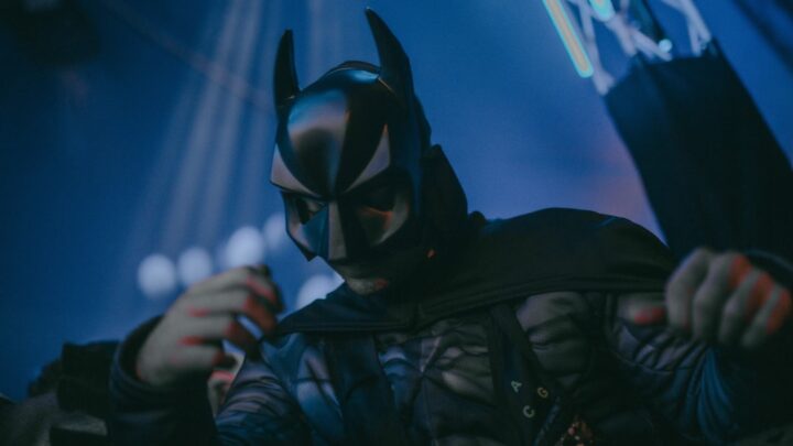 Batman jako miejski socjolog: Jak Bruce Wayne buduje sieć informatorów i rozumie dynamikę przestępczości na ulicach Gotham?