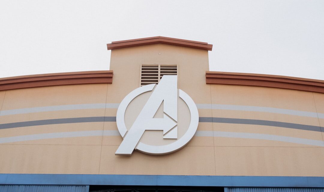Jak Avengersi zarządzają logistyką i komunikacją podczas globalnych kryzysów? Praktyczny przewodnik po koordynacji superbohaterskich działań.