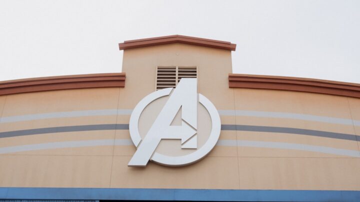 Jak Avengersi zarządzają logistyką i komunikacją podczas globalnych kryzysów? Praktyczny przewodnik po koordynacji superbohaterskich działań.