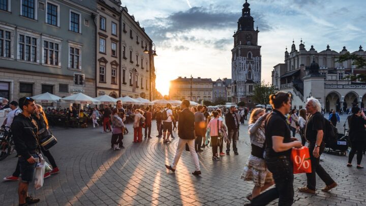 Jak zorganizować lokalny festiwal anime/mangi w Polsce, inspirowany japońskimi konwentami? Przewodnik krok po kroku dla początkujących organizatorów