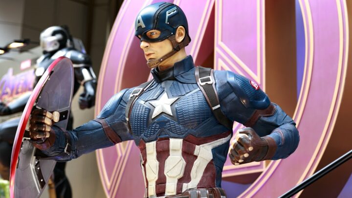 Zarządzanie kryzysowe w stylu Avengers: Jak liderzy (Kapitan Ameryka, Iron Man) budują spójność zespołu i odporność psychiczną w obliczu nieprzewidzianych wyzwań?
