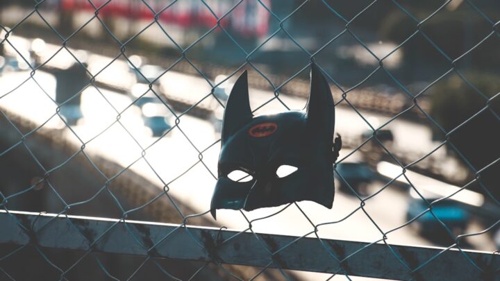 Batman: Jak zaawansowane drony, wzorowane na systemach monitoringu Mrocznego Rycerza, mogą zrewolucjonizować miejski nadzór i szybkie reagowanie kryzysowe w Polsce?