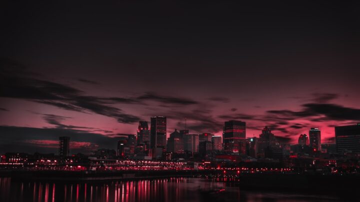 Filantropia i Zrównoważony Rozwój Gotham: Jak Wayne Enterprises i inicjatywy Bruce’a Wayne’a (poza byciem Batmanem) odbudowują społeczność i infrastrukturę miasta?
