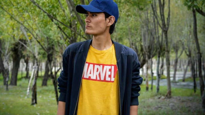 Jak technologie z komiksów Marvela (np. kostiumy Spider-Mana, zbroja Iron Mana) inspirują projektantów mody i odzieży sportowej w Polsce?
