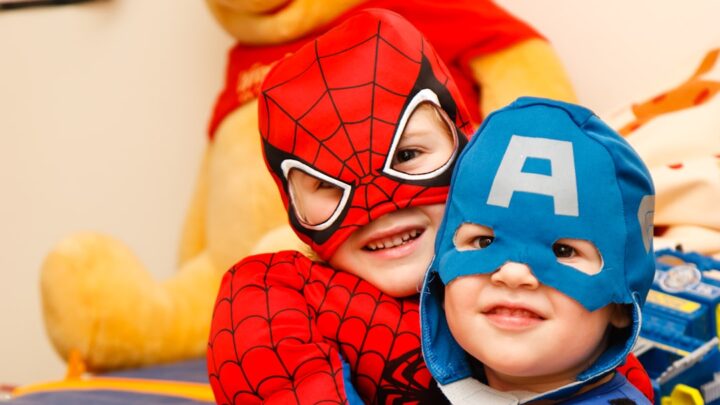 Organizacja charytatywnych biegów kostiumowych w stylu superbohaterów Marvela i DC w Polsce: Od pomysłu po realizację i pozyskiwanie funduszy.